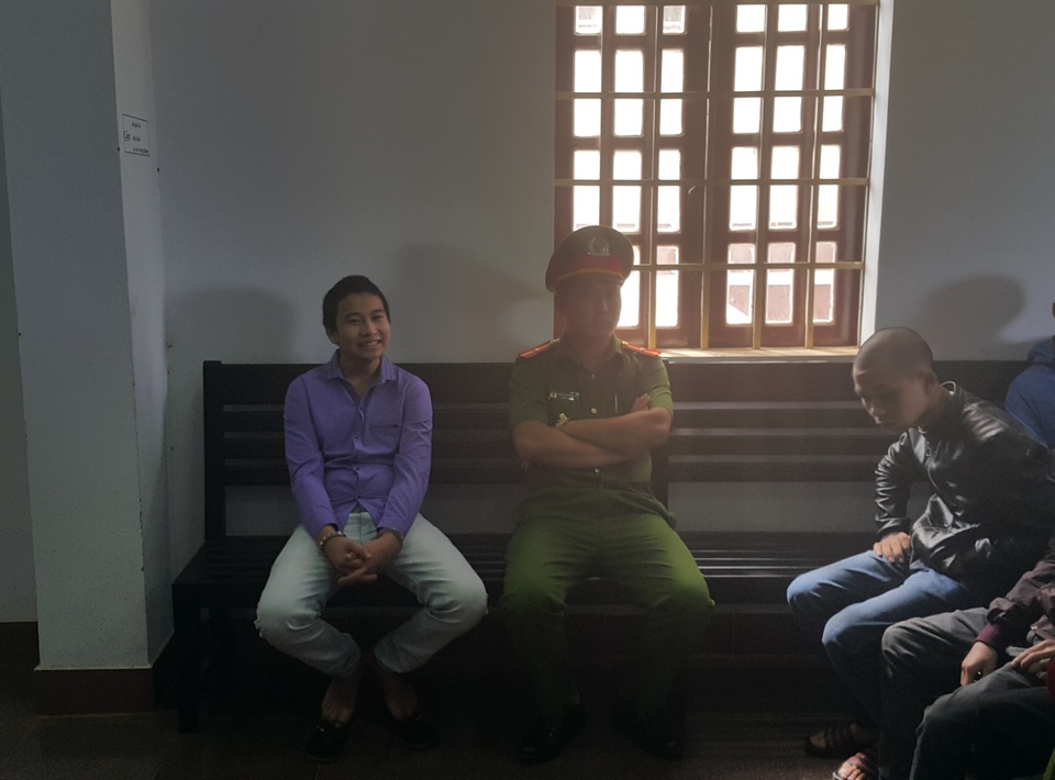 Bị cáo Đỗ Tấn Hoàng Sang (áo tím) tại phiên tòa sơ thẩm