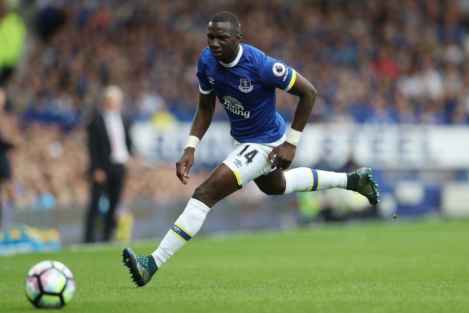 Trong những năm qua, Yanick Bolasie là trụ cột của Crystal Palace. Do đó, Everton buộc phải chi 34 triệu euro để chiêu mộ cầu thủ này. Vẫn biết, The Toffees đã mua đắt với giá thực của Bolasie (12,2 triệu euro) nhưng họ không còn cách nào khác.