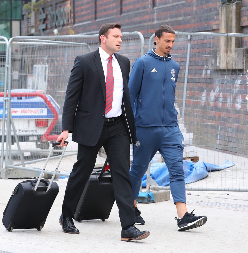 Dàn sao MU ủ rũ trở về sau thất bại bẽ bàng trước Watford - 8