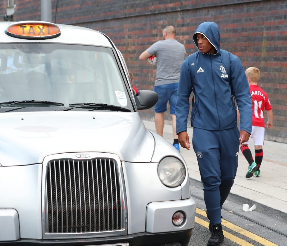 Dàn sao MU ủ rũ trở về sau thất bại bẽ bàng trước Watford - 7