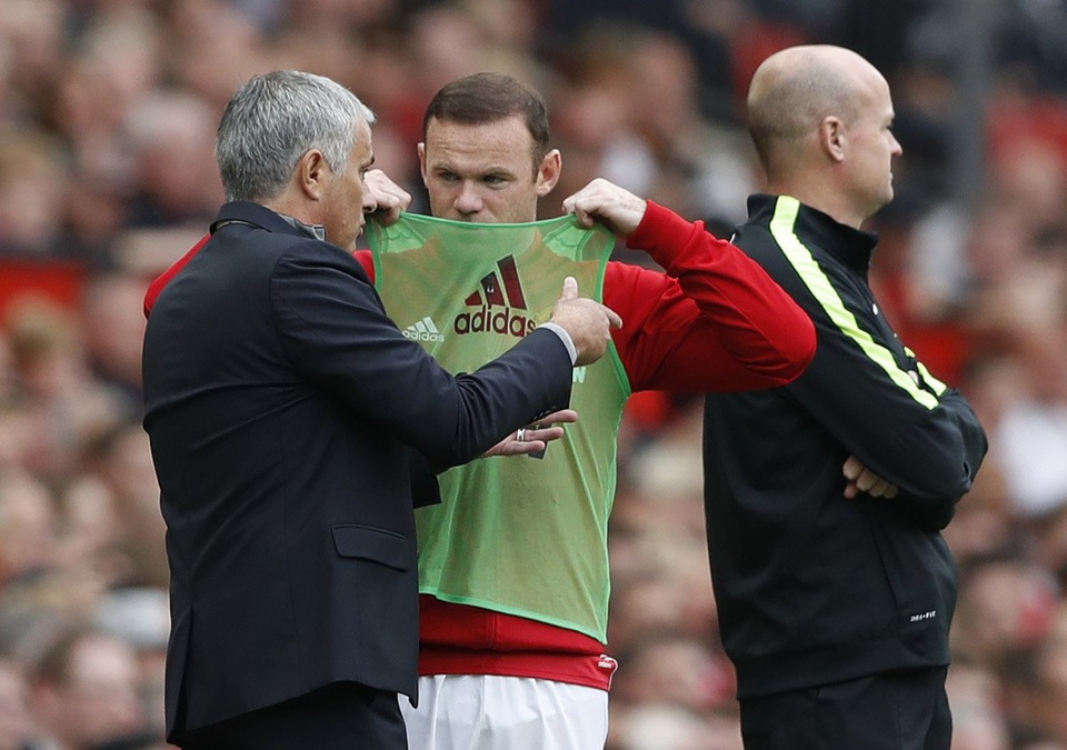 Mourinho không hài lòng với việc Rooney chỉ trích đồng đội