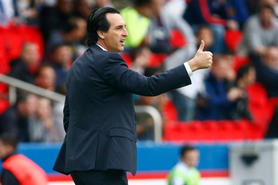 Sau khi giúp Sevilla giành 3 chức vô địch Europa League liên tiếp, HLV Unai Emery tới PSG trong sự kỳ vọng lớn. Thế nhưng, HLV này đang gặp khó ở PSG. Sau 7 vòng đấu ở Ligue 1, ông và các học trò đã nếm mùi thất bại 2 lần và đang xếp thứ 3 trên BXH.