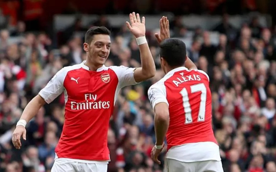 Mesut Ozil tỏa sáng trong ngày sinh nhật lần thứ 28