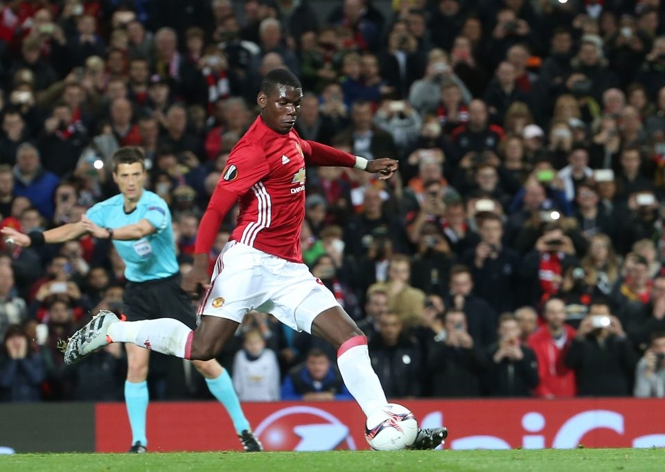 Paul Pogba: “Tôi bảo Rooney nhường mình đá phạt đền” - 1 Pogba thực hiện thành công quả sút phạt đền