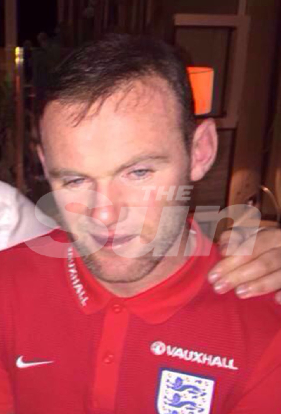 Wayne Rooney say rượu tới mức không biết gì