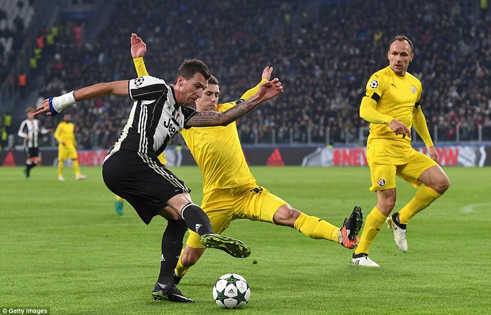 Higuain rực sáng, Juventus giành vị trí đầu bảng - 3 Lão bà đã giành ngôi đầu bảng H