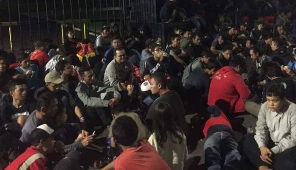 Nhiều CĐV Indonesia đã chầu trực mua vé từ tối hôm trước