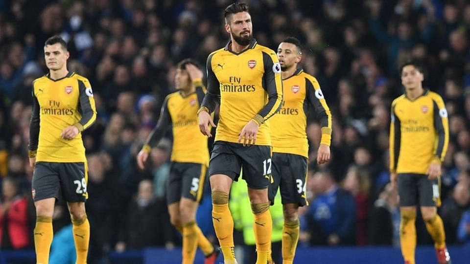 Arsenal và căn bệnh… “hết thuốc chữa” - 1 Arsenal gục ngã ở thời điểm quyết định