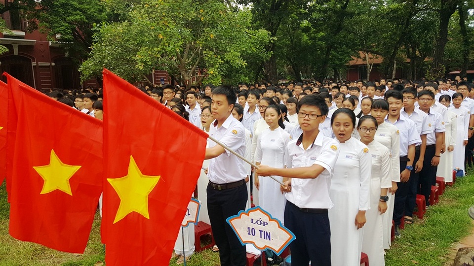 Trưởng Ban Tuyên giáo Trung ương dự khai giảng ở ngôi trường 120 năm tuổi - 7 Học sinh trường Quốc Học Huế hứa phấn đấu học tốt theo tấm gương Bác Hồ