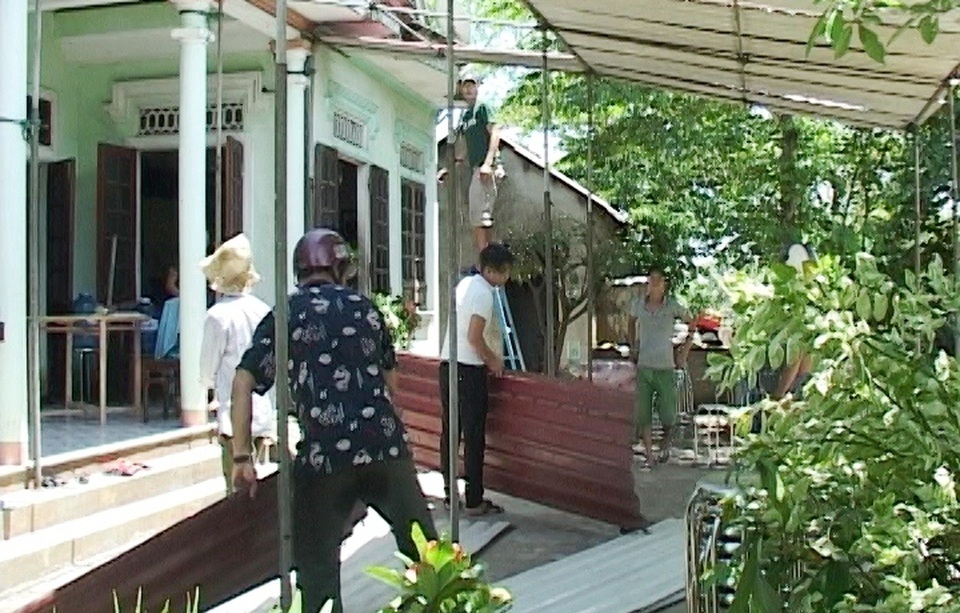Một phụ nữ bị bò húc chết tại chỗ - 2 Người nhà đang làm đám tang cho nạn nhân