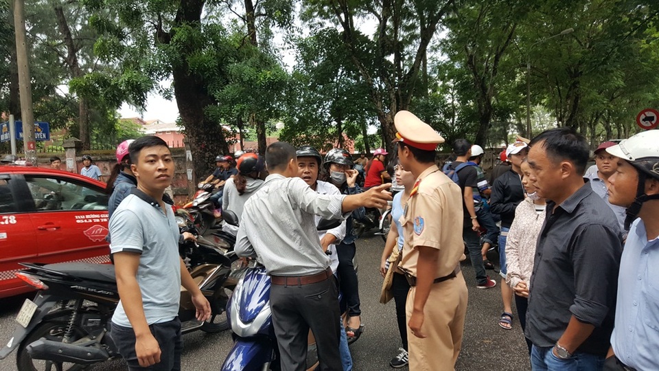 Nhiều người dân đi vào các đoạn đường này không được