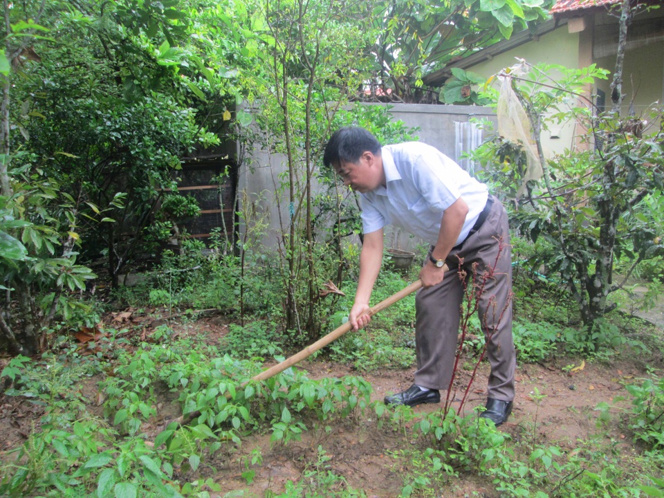 Bắt đầu nghi thức cuốc đất cho hố thám sát khảo cổ