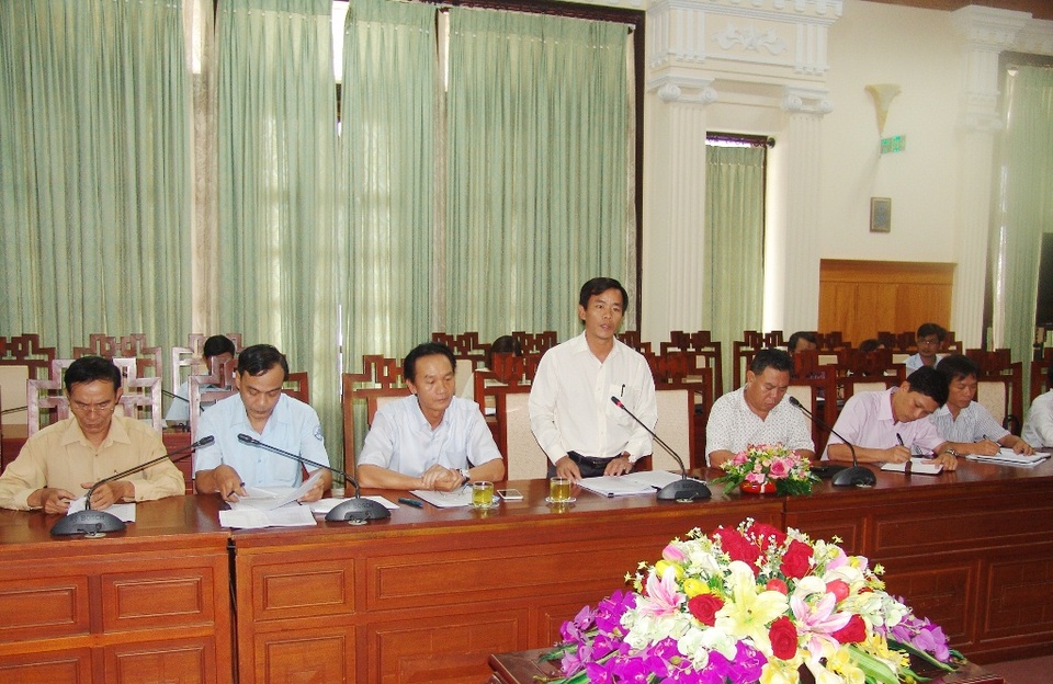 Huế đề nghị bổ sung đối tượng bị thiệt hại do sự cố Formosa - 1 Ông Nguyễn Văn Phương, Phó Chủ tịch UBND tỉnh Thừa Thiên Huế (đứng) báo cáo tiến độ thực hiện đền bù cho người dân với 400 tỷ đồng trả trước