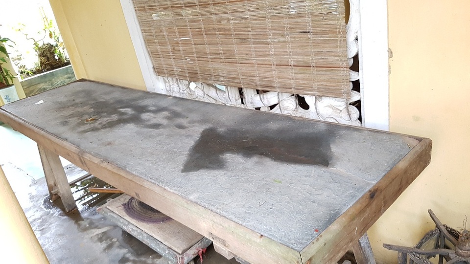 Tìm Phủ Dương Xuân mất tích, giải mã dấu hiệu lăng mộ vua Quang Trung (kỳ cuối) - 12 Cận cảnh tấm đá lớn ở chùa Vạn Phước, chụp tháng 10/2016