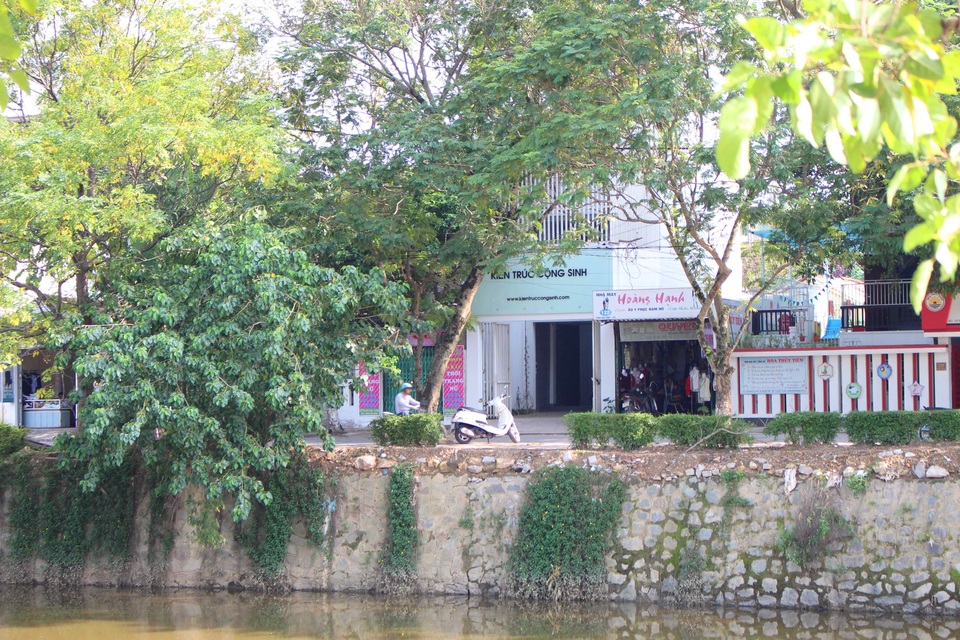 Ngôi nhà nằm bên sông An Cựu mát mẻ