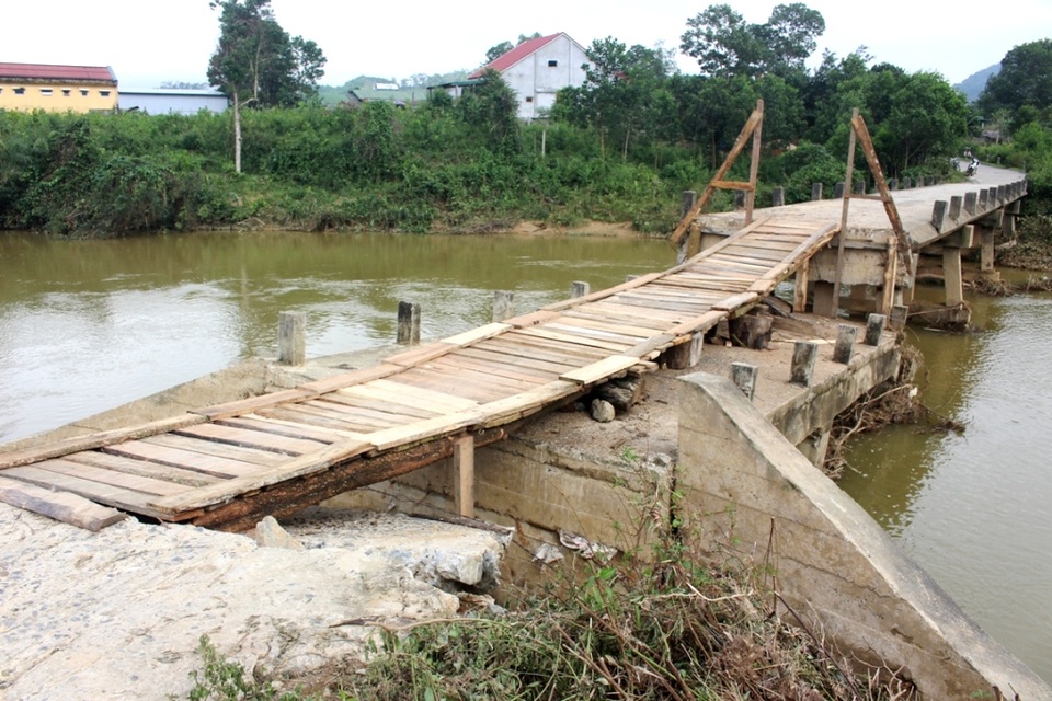 Cây cầu tạm hoàn thành