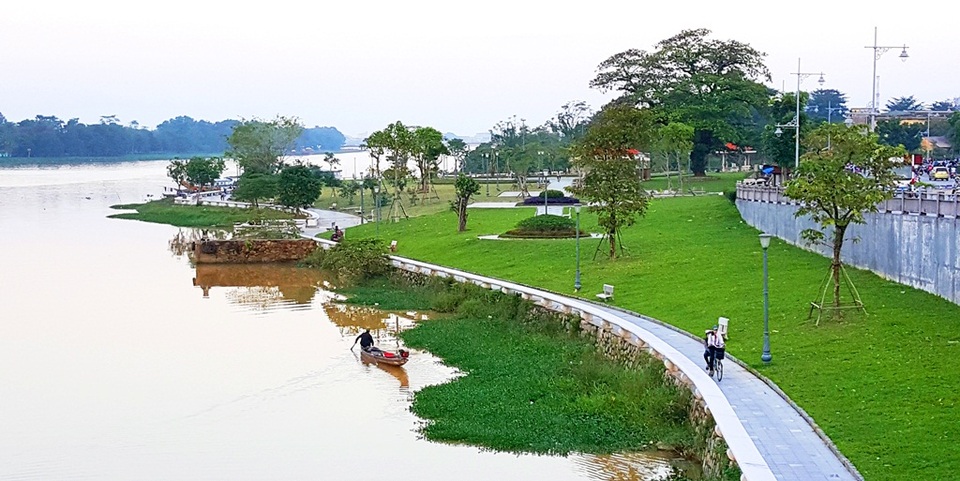 Sẽ dời các vườn tượng bị bỏ hoang ra dọc sông Hương - 2 Công viên Bùi Thị Xuân (nhìn từ cầu Dã Viên) là một điểm dự tính sẽ di dời các tượng quốc tế về cho người dân, du khách chiêm ngưỡng