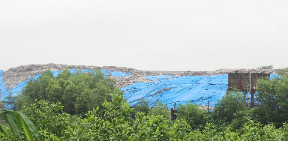 Bãi rác quá tải, hàng nghìn tấn rác tồn đọng không thể xử lý - 2