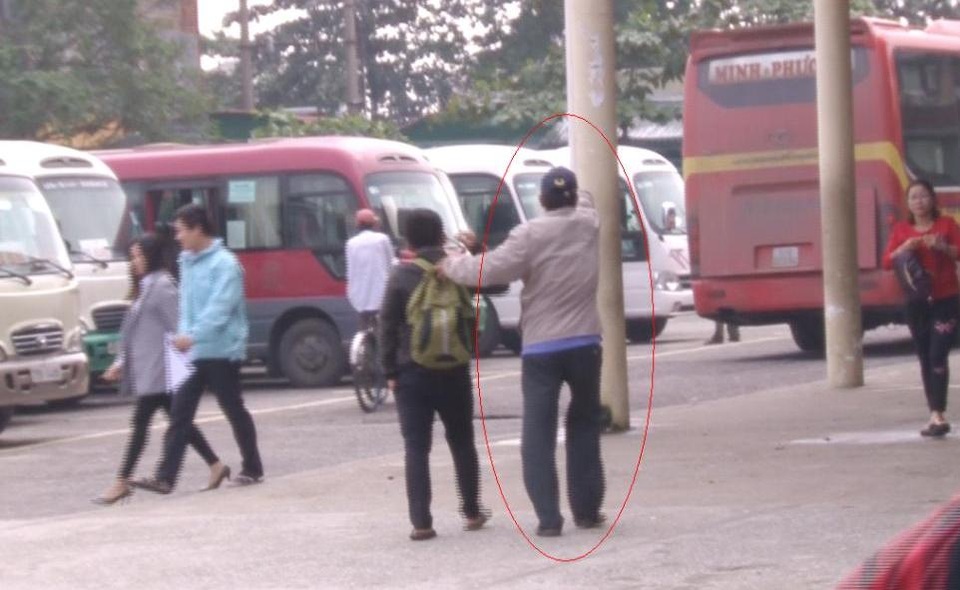 Đẩy đuổi các cò mồi ở bến xe lớn nhất TP Huế - 1