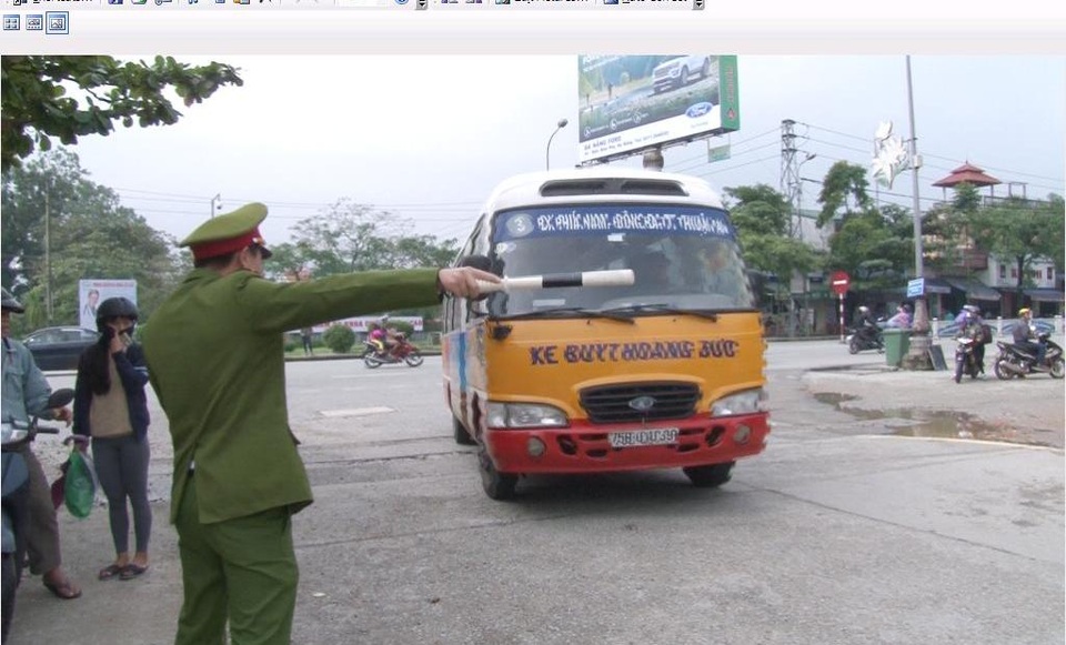 Lực lượng Cảnh sát trật tự cơ động Công an TP Huế ra quân tuần tra, kiểm soát đẩy đuổi, xử lý số đối tượng chuyên cò mồi, giành giật khách