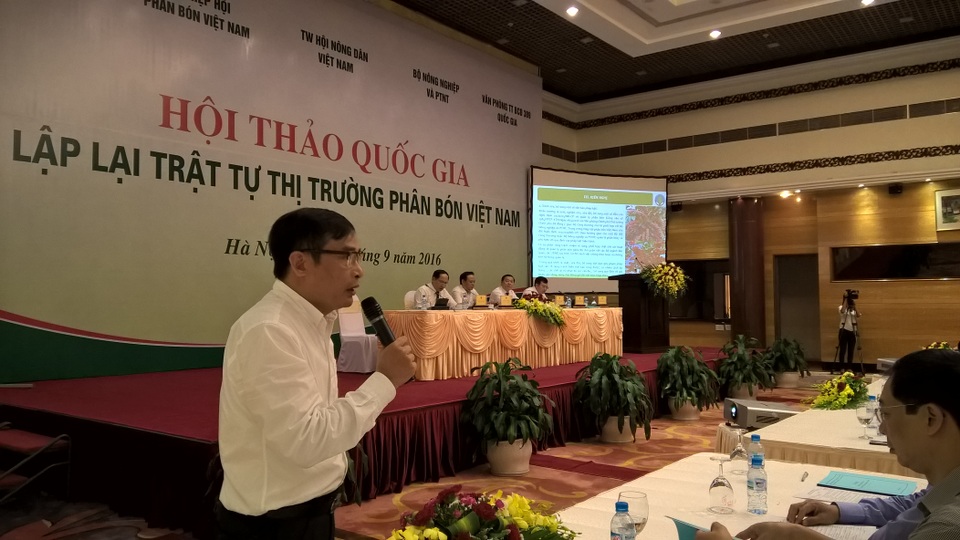 Sản xuất phân bón như ... "múc đất" bán cho nông dân - 1
Ông Nguyễn Như Cường, Phó Cục trưởng, Cục Trồng trọt, Bộ Nông nghiệp và Phát triển Nông thôn (NN&PTNT) cho rằng, cơ chế xử lý phân bón giả vừa thấp và yếu khiến phân bón giả hoành hành.