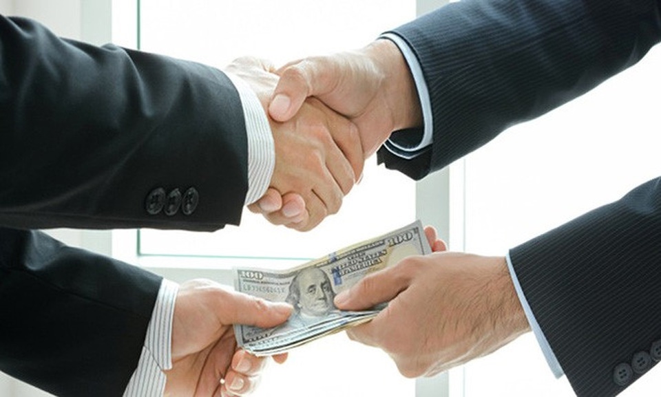 Doanh nghiệp "nhỏ" đang chi khoản "to" cho phí lót tay - 1 Doanh nghiệp nhỏ và vừa hiện đang phải chi phí không chính thức cho các hoạt động thuế, hải quan và tiếp cận thông tin (ảnh minh họa)