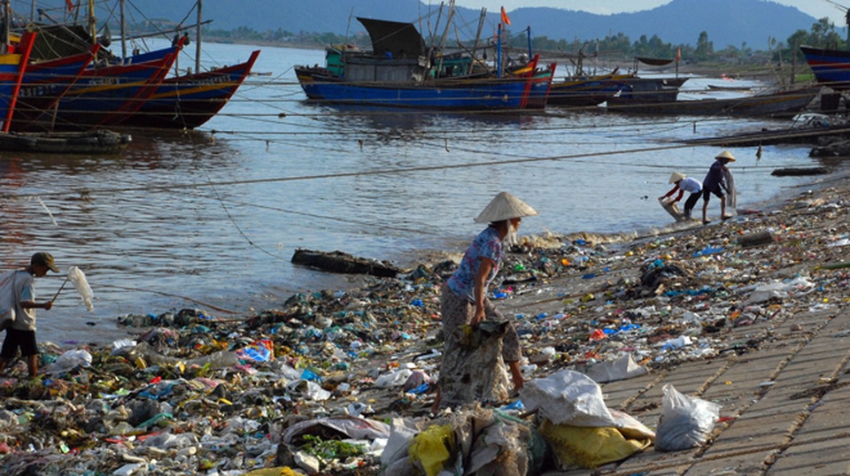 Tăng trưởng có thể đạt 7% nhưng thiên tai làm giảm 0,6% GDP mỗi năm - 1 Việt Nam đối mặt với thách thức tăng trưởng cao nhưng hệ quả tác động đến môi trường lớn dần