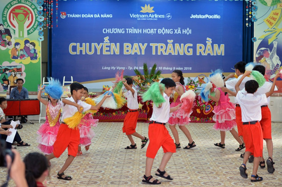 Bất ngờ về chuyến bay Trung thu của hai hãng hàng không - 1 Bất ngờ về chuyến bay Trung thu của hai hãng hàng không - 1