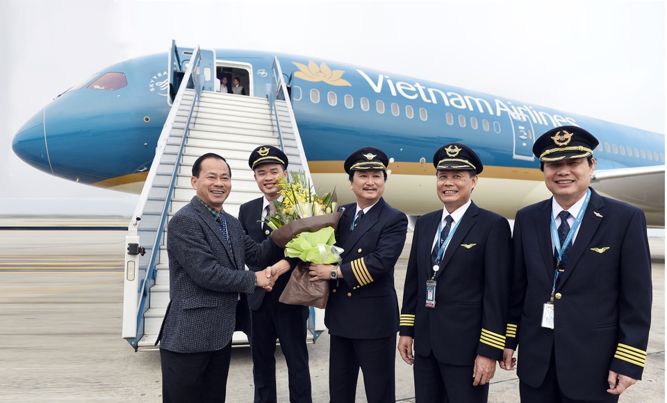 Việt Nam tiếp nhận thêm máy bay Boeing 787-9 hiện đại nhất thế giới - 4 Tổ lái đưa máy bay mới về Việt Nam chiều 25/11