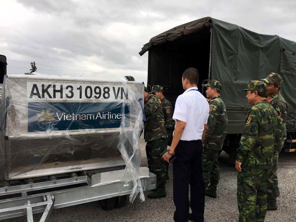 Máy bay vận chuyển khẩn cấp 30 tấn lương khô cứu trợ miền Trung - 5 Máy bay vận chuyển khẩn cấp 30 tấn lương khô cứu trợ miền Trung - 5