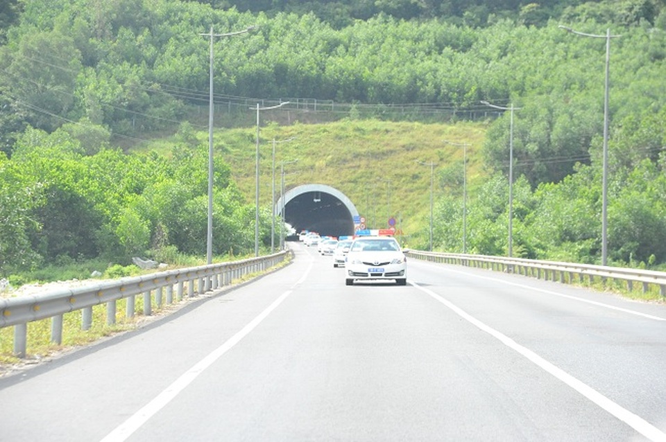 Đoàn xe đi khảo sát, kiểm tra an toàn giao thông tại các hầm, đèo trên địa bàn