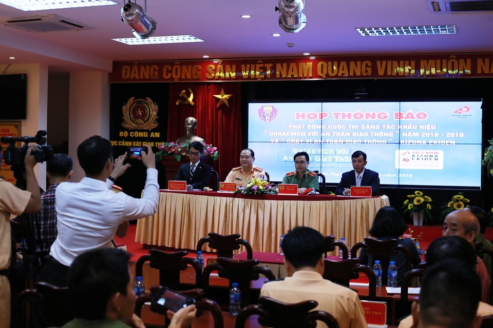 “Chạy vì an toàn giao thông” trên tinh thần hữu nghị Việt Nam - Nhật Bản - 1
Họp báo chính thức công bố giải Vietnam Kizuna Ekiden tại Hà Nội