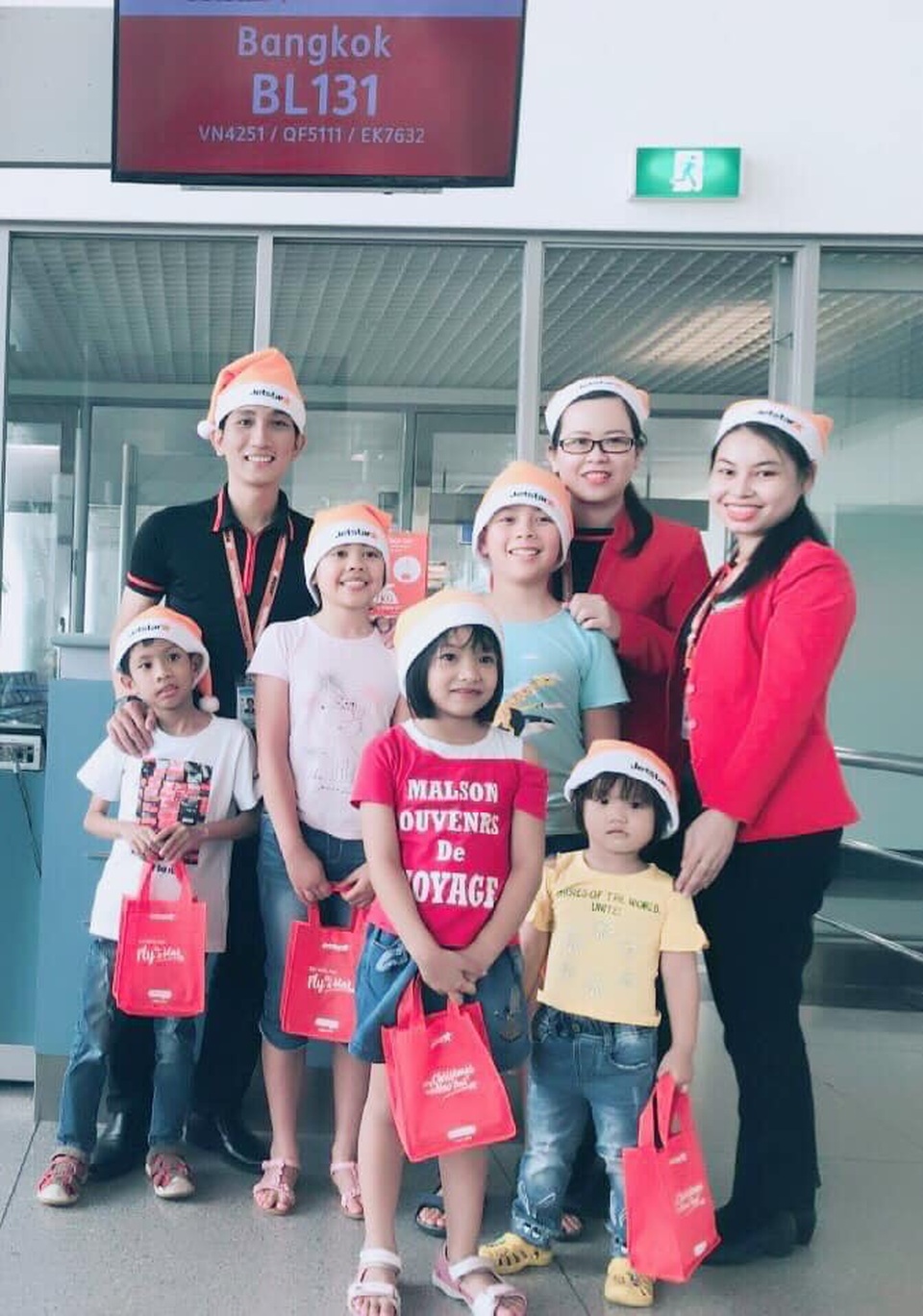 Rộn ràng không khí Noel trên máy bay của Jetstar Pacific - Ảnh 8. Rộn ràng không khí Noel trên máy bay của Jetstar Pacific - Ảnh 8.