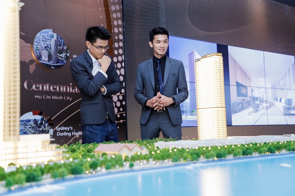 Căn hộ mẫu Centennial chính thức ra mắt tại The Sense By Alpha King - 8
Ông Victor Nguyễn (quốc tịch Mỹ) rất ấn tượng với công trình kiến trúc tại vùng đất mang tính lịch sử Ba Son