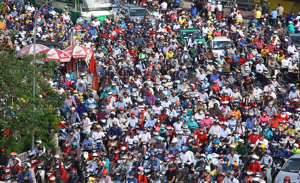 Kẹt xe kinh hoàng do rào chắn công trình - 5