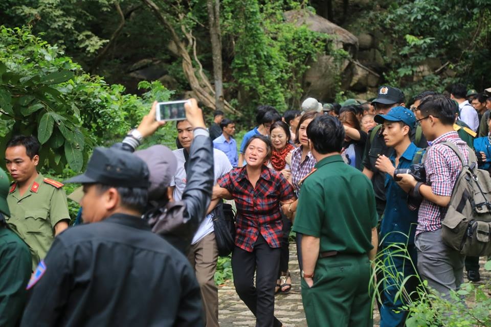 Nỗi đau đớn tột cùng của thân nhân 3 phi công gặp nạn khi huấn luyện bay.