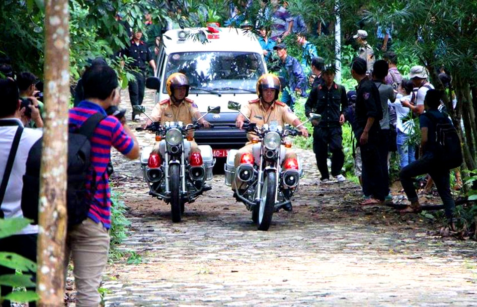 Đoàn xe xuất phát từ chùa Kim Liên tiến về TP HCM