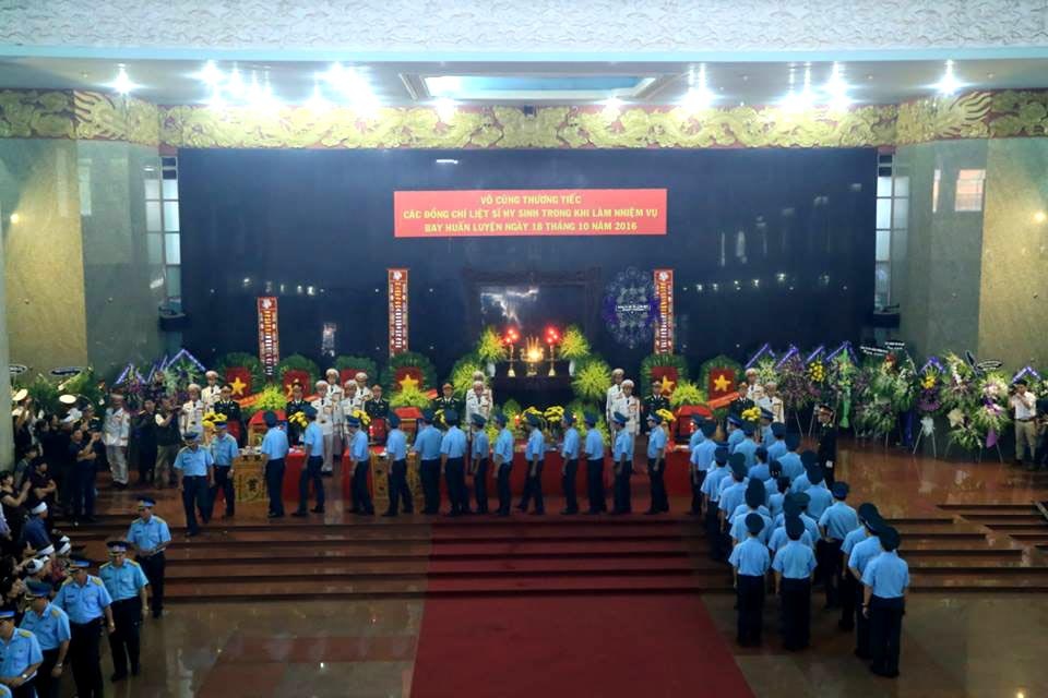 Tiễn biệt 3 phi công hy sinh khi bay huấn luyện trên đỉnh Bao Quan - 15 Tiễn biệt 3 phi công hy sinh khi bay huấn luyện trên đỉnh Bao Quan - 15