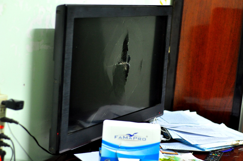 Nhiều vật dụng hư hỏng sau vụ phá trại của hàng trăm học viên.