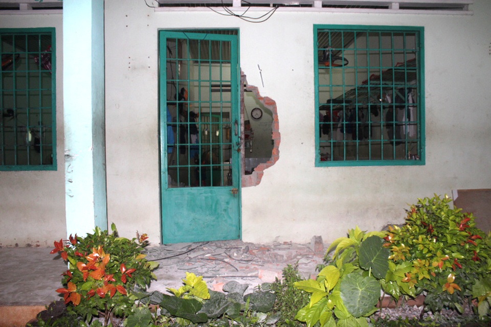 Một số căn phòng hư hỏng do học viên quá khích đập phá