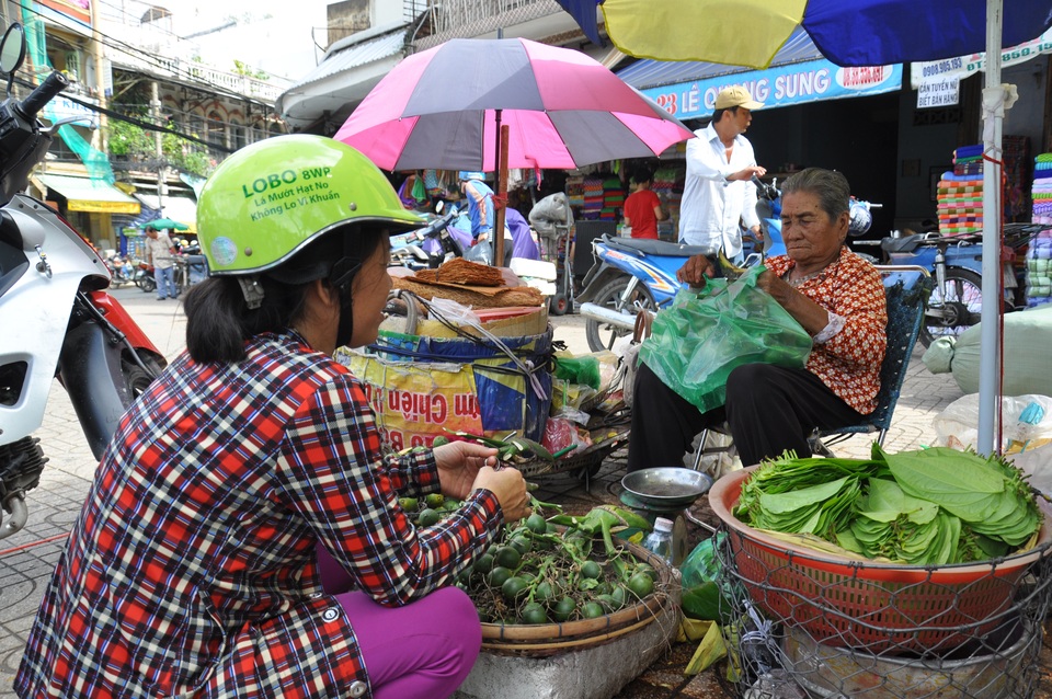 Người bán hàng ở đây chủ yếu là những lão bà đã ngoài 80 tuổi