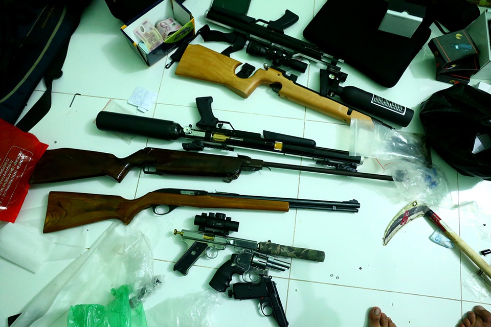 Phát hiện súng đạn, thuốc nổ tại nhà dân - 4