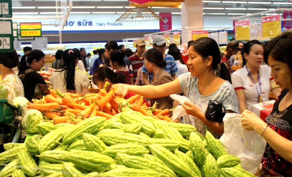"Nóng" chuyện thực phẩm, hàng dỏm dịp Tết - 2 Các đơn vị cung cấp thực phẩm lớn tại TP.HCM cam kết không để thực phẩm đội giá dịp Tết.