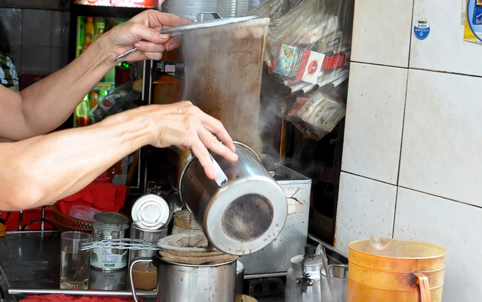 Cà phê vợt còn tồn tại hiếm hoi tại Sài Gòn