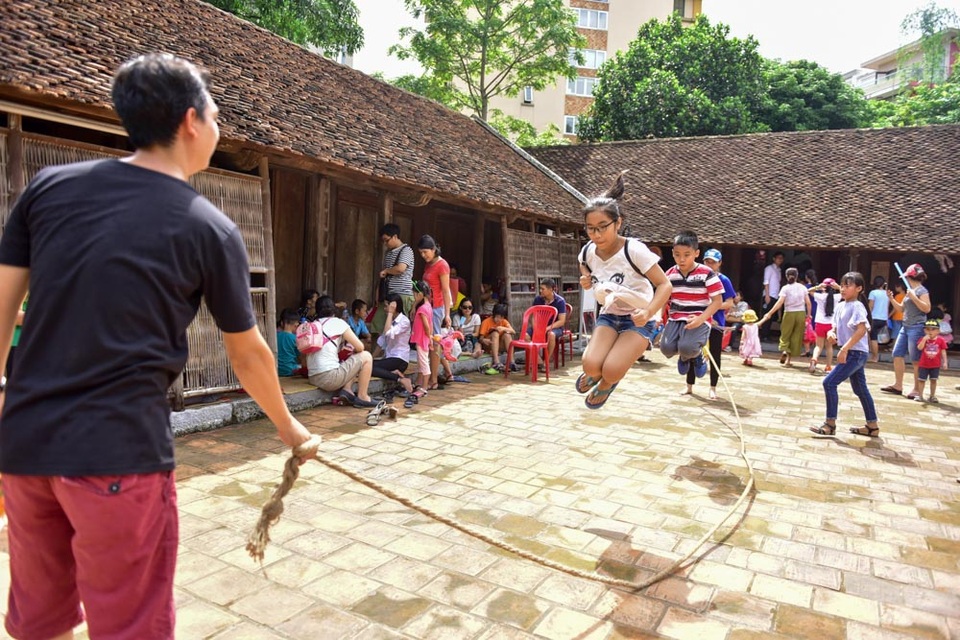 Trung thu Đồng Tháp giữa thủ đô Hà Nội - 8
Nhiều trò chơi của các dân tộc được giới thiệu trong không gian đặc biệt của bảo tàng Dân tộc học Việt Nam.