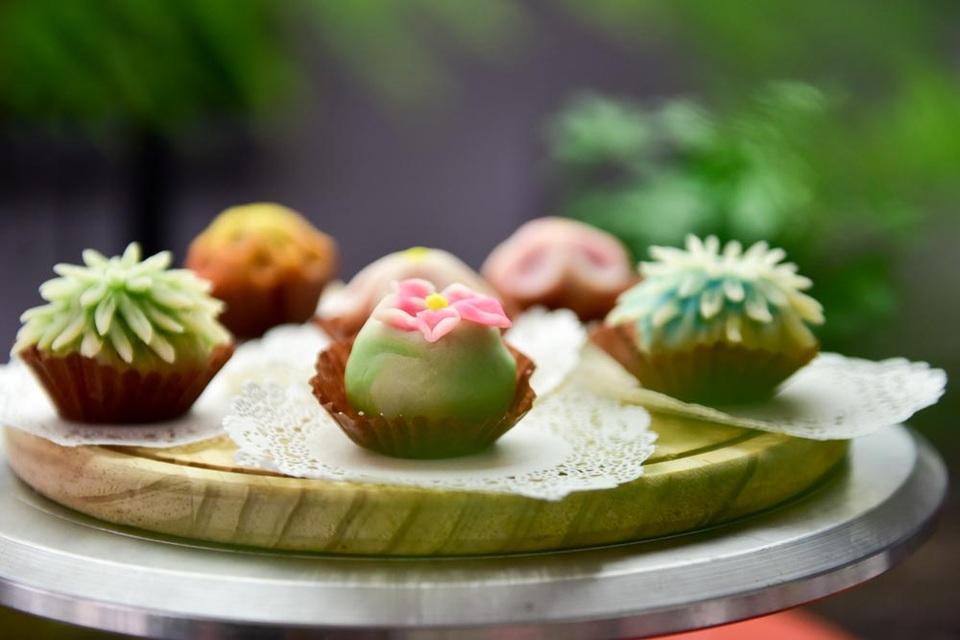 Đẹp lạ bánh Trung thu tạo hình thủ công phong cách Nhật Bản - 7
Bánh kiểu wagashi Nhật Bản trông dễ thương, đẹp mắt tới mức nhiều người hay nói vui đây là loại bánh không nỡ ăn.