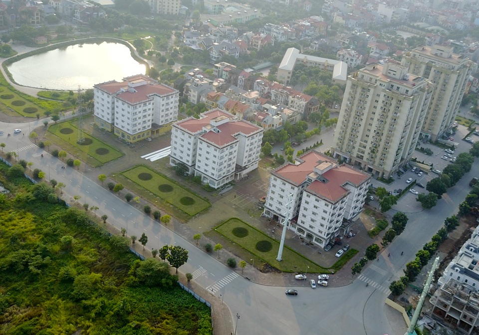 Hà Nội: Ba tòa nhà bị đề nghị đập bỏ sau 10 năm không người ở - 12
Xung quanh khu nhà tái định cư, hạ tầng của khu đô thị mới đã hoàn chỉnh, nhiều chung cư bên cạnh đã có người ở.