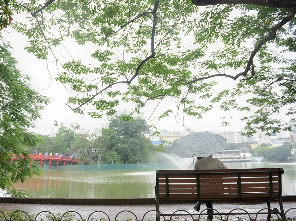 Hà Nội: Nhiều khu vui chơi vắng hoe trong ngày đầu dịp nghỉ Tết Dương lịch - 3 Không hề có cảnh tượng du khách phải tranh nhau chỗ ngồi.
