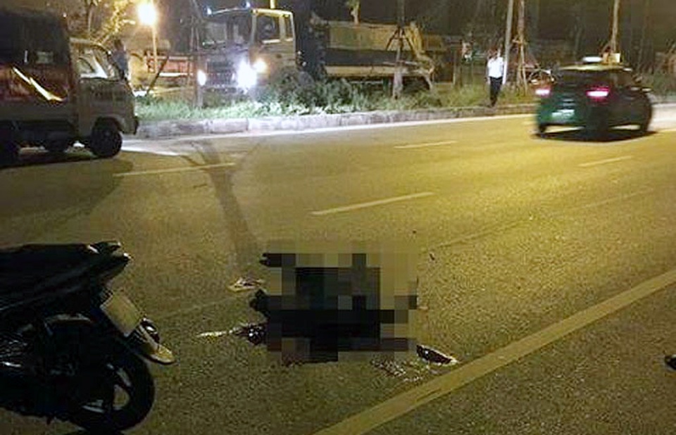 Hà Nội: Tai nạn lúc rạng sáng, một Trung úy công an tử vong - 1 Hiện trường vụ việc.