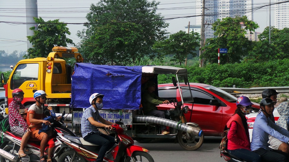 Hà Nội: Thu giữ nhiều xe tự chế chở hàng cồng kềnh - 10 Vẫn còn nhiều trường hợp thoát khỏi lực lượng CSGT.